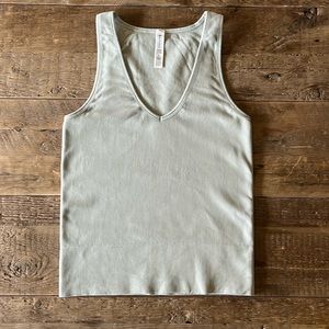 Women’s Athleta tank